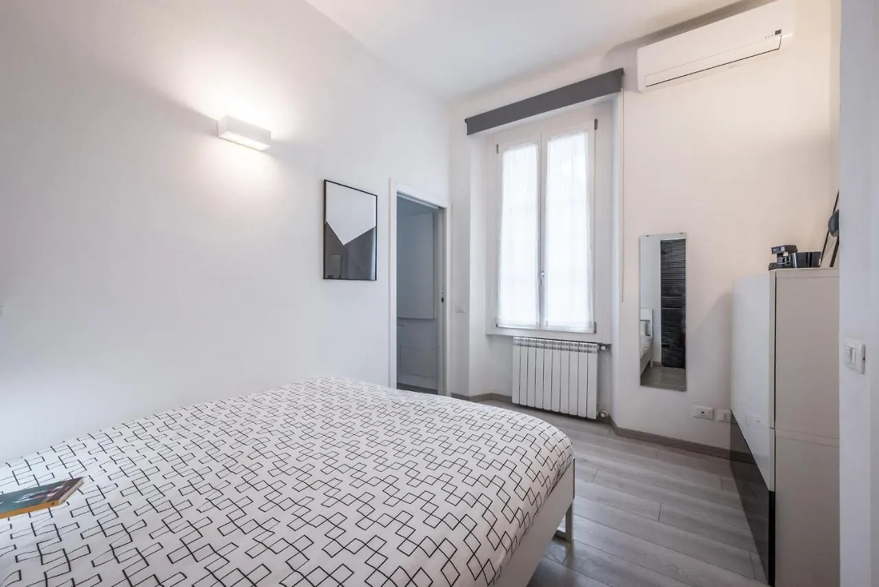 The Minimal Chic Home - Isola District Milan