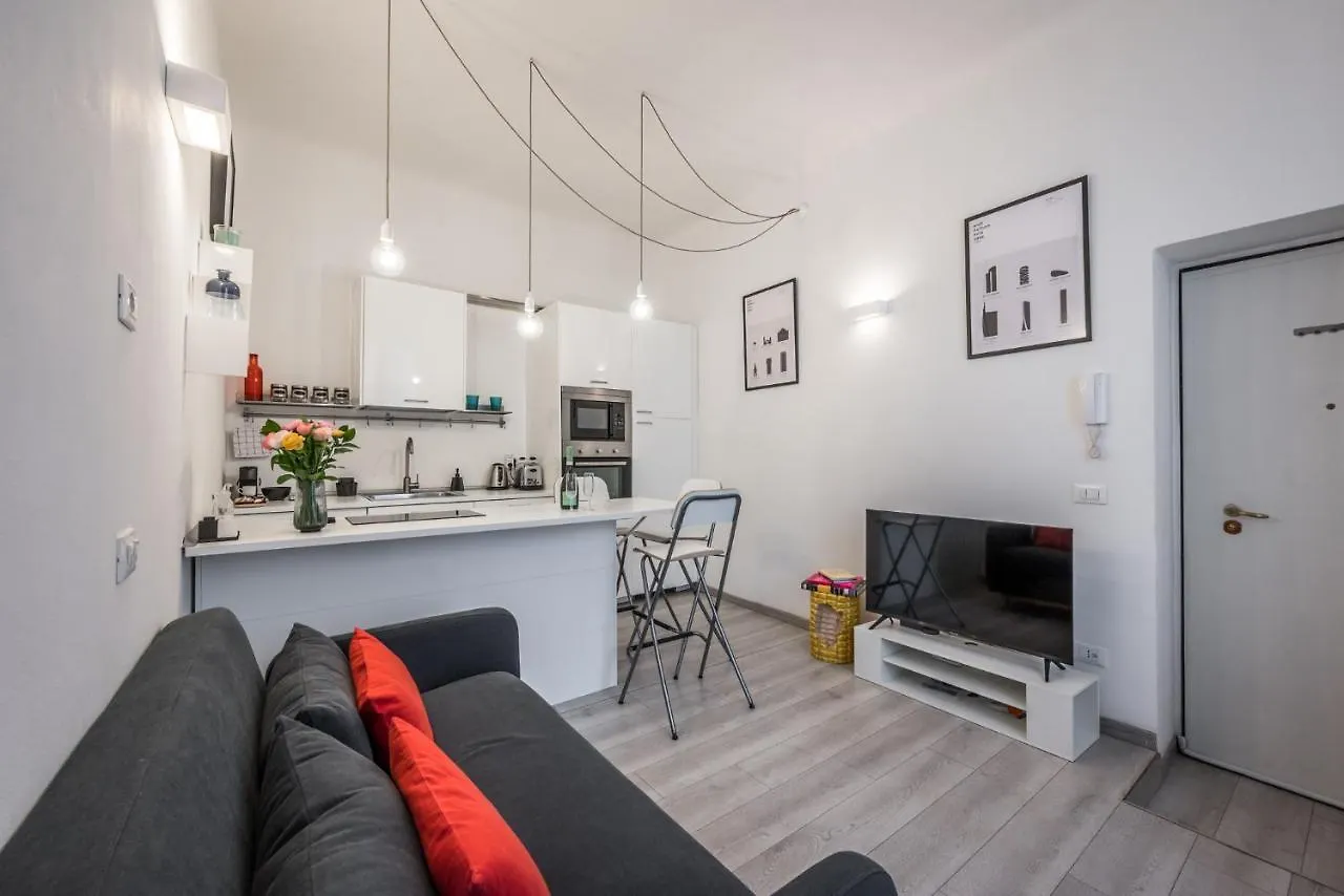 The Minimal Chic Home - Isola District Milan