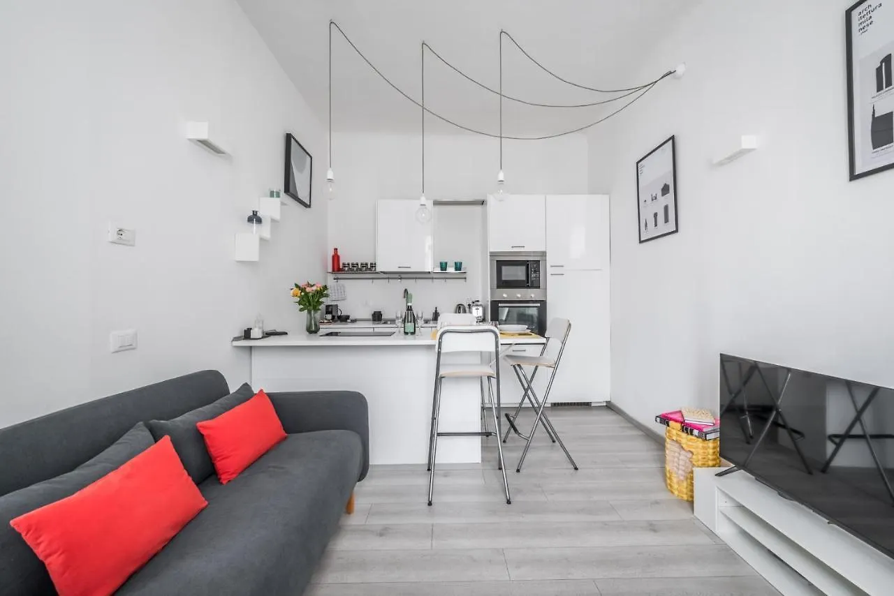 The Minimal Chic Home - Isola District location